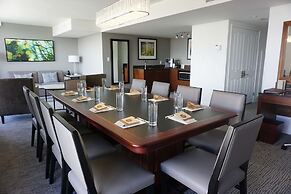 DoubleTree by Hilton Hotel & Suites Victoria