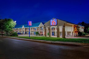 Motel 6 Arlington, TX