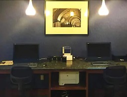 Wingate by Wyndham Springfield