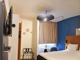 ibis Laval Le Relais d'Armor