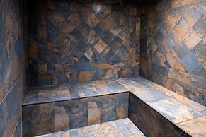 Yosemite Southgate Hotel & Suites