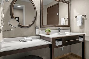 Yosemite Southgate Hotel & Suites