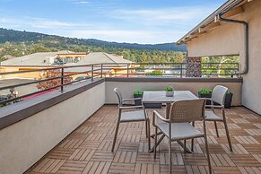 Yosemite Southgate Hotel & Suites