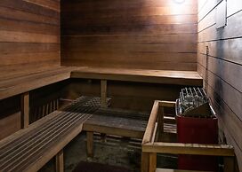 Yosemite Southgate Hotel & Suites