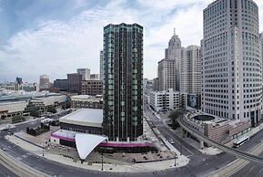 Fort Pontchartrain Detroit, a Wyndham Hotel