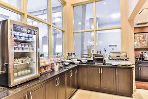 Comfort Inn & Suites Ambassador Bridge