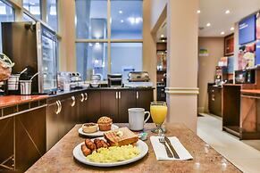 Comfort Inn & Suites Ambassador Bridge