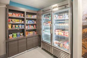 La Quinta Inn & Suites by Wyndham Sturbridge