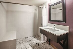La Quinta Inn & Suites by Wyndham Sturbridge