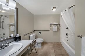 Best Western Plus Northwoods Inn