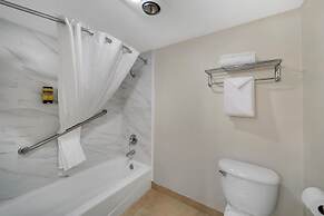 Best Western Plus Northwoods Inn