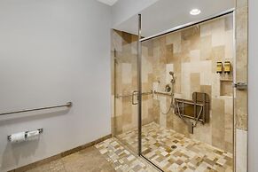 Best Western Plus Northwoods Inn