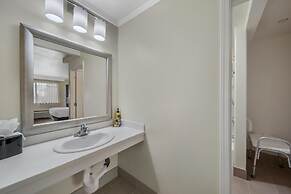 Best Western Plus Northwoods Inn