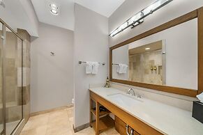 Best Western Plus Northwoods Inn