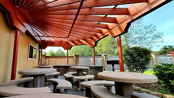 Best Western Plus Northwoods Inn