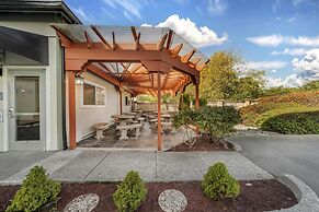 Best Western Plus Northwoods Inn