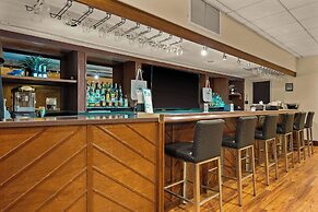 Airport Honolulu Hotel, Trademark Collection by Wyndham