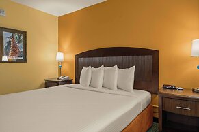 Airport Honolulu Hotel, Trademark Collection by Wyndham