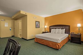 Airport Honolulu Hotel, Trademark Collection by Wyndham