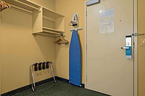 Airport Honolulu Hotel, Trademark Collection by Wyndham