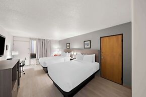 Clarion Inn & Suites and Convention Center