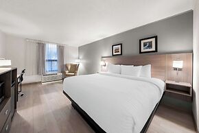 Clarion Inn & Suites and Convention Center