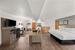 Clarion Inn & Suites and Convention Center