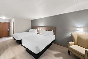 Clarion Inn & Suites and Convention Center