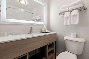 Clarion Inn & Suites and Convention Center
