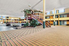 Clarion Inn & Suites and Convention Center