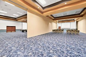 Clarion Inn & Suites and Convention Center