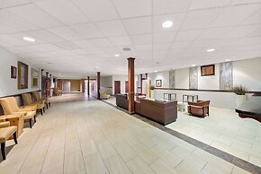 Clarion Inn & Suites and Convention Center