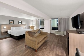 Clarion Inn & Suites and Convention Center
