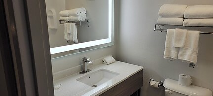 Clarion Inn & Suites and Convention Center