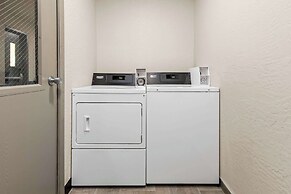 Days Inn & Suites by Wyndham Mesa Near Phoenix