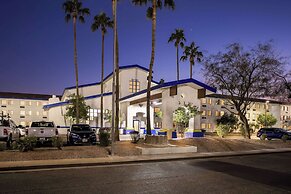 Days Inn & Suites by Wyndham Mesa Near Phoenix