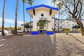 Days Inn & Suites by Wyndham Mesa Near Phoenix