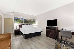 Days Inn & Suites by Wyndham Mesa Near Phoenix