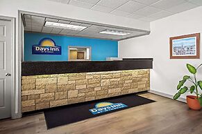 Days Inn by Wyndham Dubuque