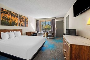 Days Inn by Wyndham Dubuque