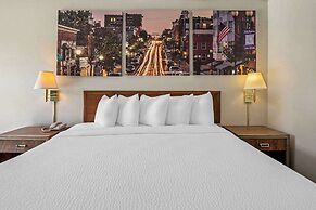 Days Inn by Wyndham Dubuque