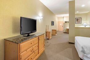 Best Western Plus Revere Inn & Suites