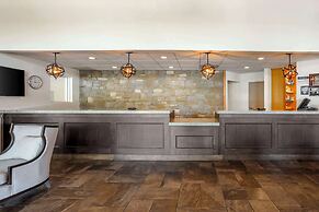 Best Western Plus Revere Inn & Suites