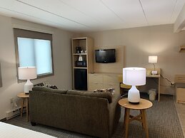 Days Inn & Suites by Wyndham Duluth by the Mall