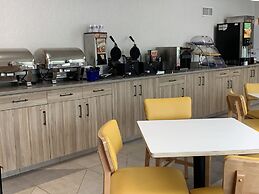 Days Inn & Suites by Wyndham Duluth by the Mall