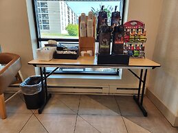 Days Inn & Suites by Wyndham Duluth by the Mall