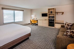 Days Inn & Suites by Wyndham Duluth by the Mall