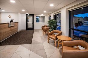 Days Inn & Suites by Wyndham Duluth by the Mall