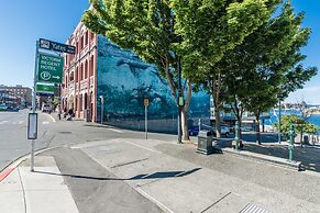 Victoria Regent Waterfront Hotel & Suites