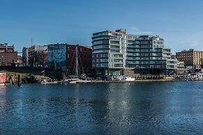 Victoria Regent Waterfront Hotel & Suites